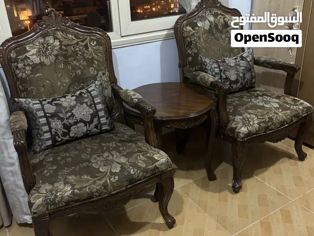 2 كنبه ملكي مع طاولة دائرية