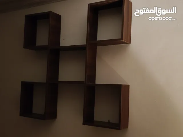 أقرأ الوصف وشاهد الصور : وحدة رفوف تحف تعليق ماكنه خشب محترم 1.20 x 1.20