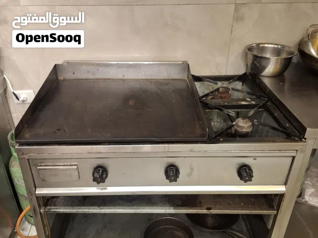 عدة مطعم للبيع بالكامل