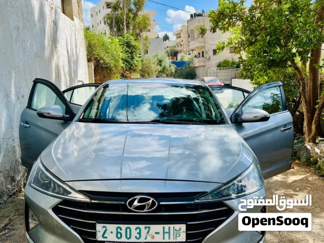 2020 هيونداي النترا Standard