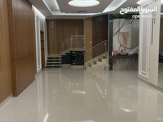 للبيع بيت في الشهداء شارع واحد