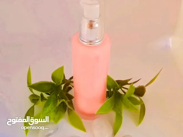 كريمات معطرة ومقشرات للجسم بالزيوت الطبيعية Scented creams & body scrab