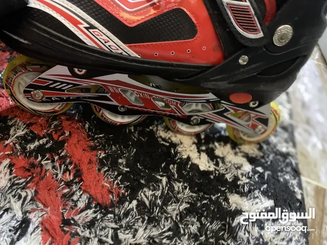 حذاء تزلج مستعمل استعمال انضيف مقاس38-41 L