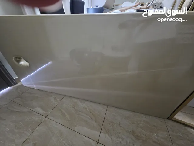أدوات صالون قابل للتفاوض في سعر قابل برأيه تقدر اتيه و تشف المنتجات او الأغراض