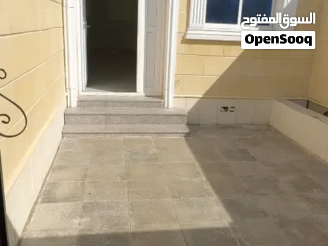نصف فيلا للايجار