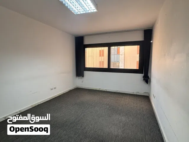 للإيجار مكتب اداري للشركات والعيادات بقلب محطه الرمل