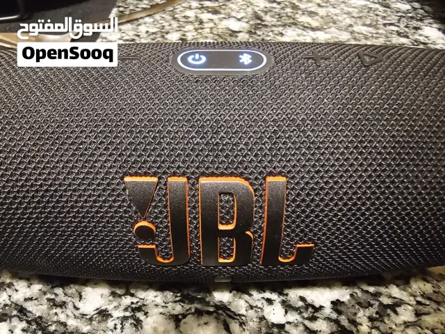 سماعه jbl charg 5 لونها اسود