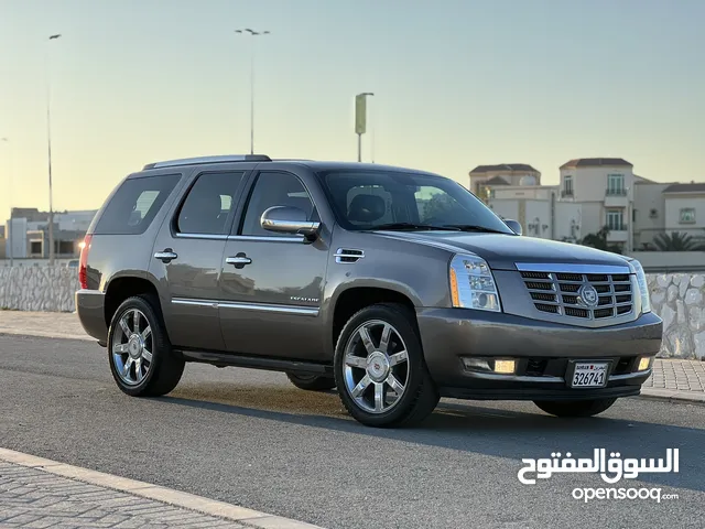 Cadillac Escalade 2011 in Northern Governorate