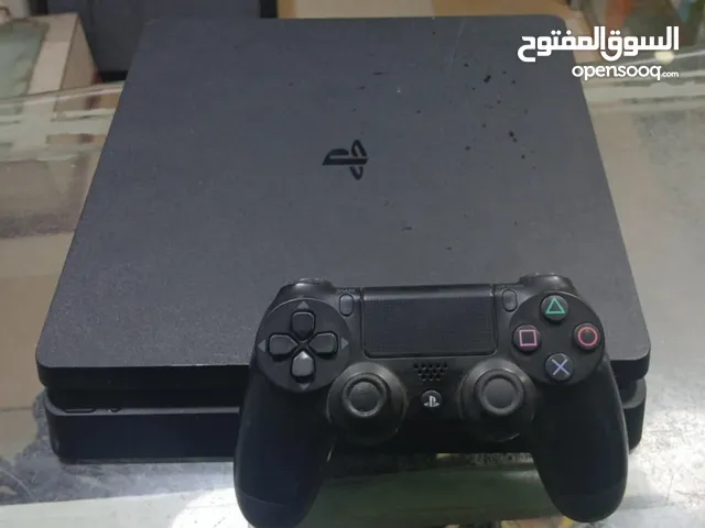 Ps4 slim 500قيقا مهكر مع يد اصليه وملحقاته مع ضمان شهر  محل ميديا تيك