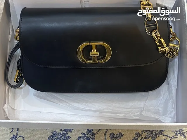 شنطه ديور استعمال خفيف انيقه وجديده مع كامل مرفقاتها بوكس