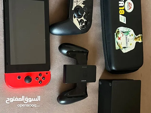 جهاز ‏Nintendo استعمال بيتي مه ثلاثة  العاب ‏  وكنترولر الاتصال