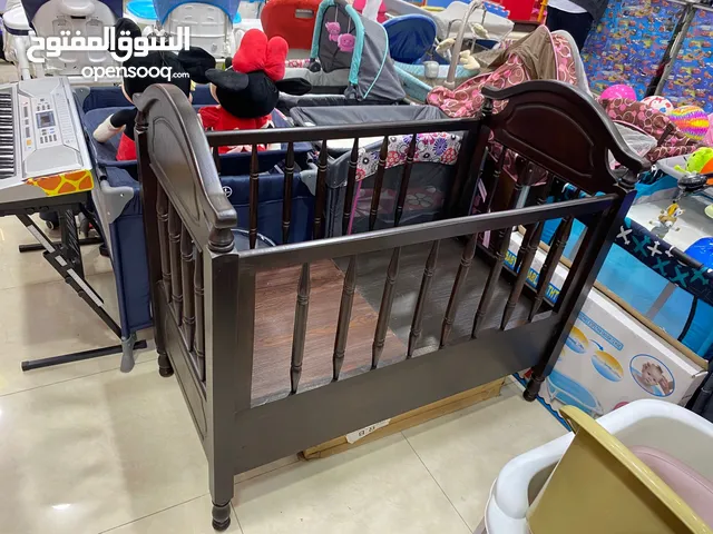سرير بيبي مستعمل زان بحاله الوكاله  60دينار