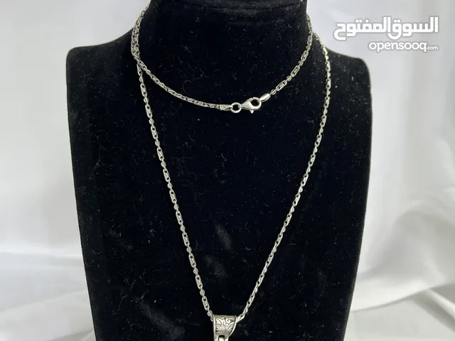 السنسال الفضي الإيطالي عيار *925* مع التعليقة الفضية بحجر *اللابرادوريت التركي* بوزن *21.77