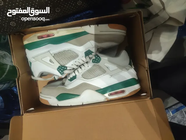 Give 7 kd take or leave it, size 42