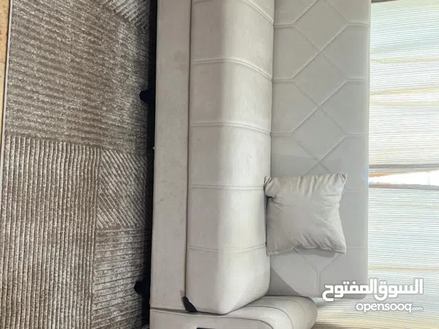 كنباي جديدة الها بس يوم واحد بتنعمل تخت