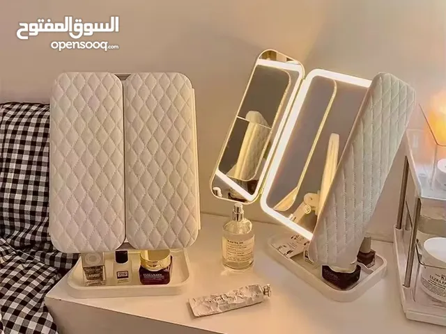 مرآة مكياج اضاءه دفترية