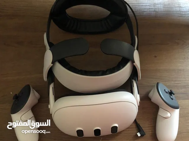 Oculus quest 3 with head strap and a battery