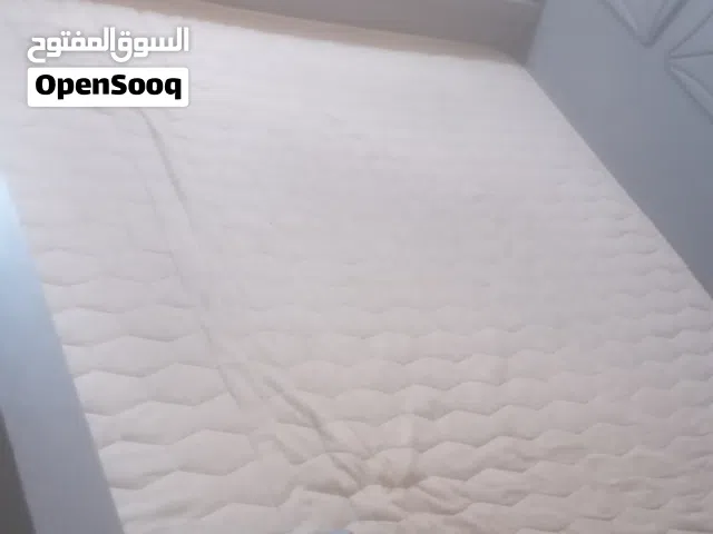 تخت للبيع موجود اغراضو معدا فرشة