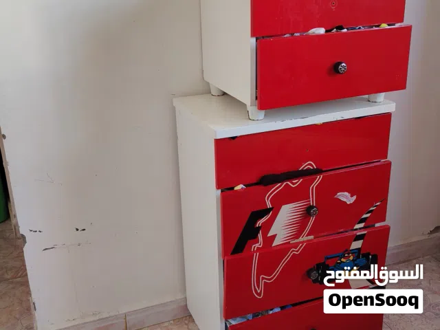 أثاث للبيع يوجد كنبات مجلس صالة غرف نوم الأطفال معدات رياضية عربة اطفال