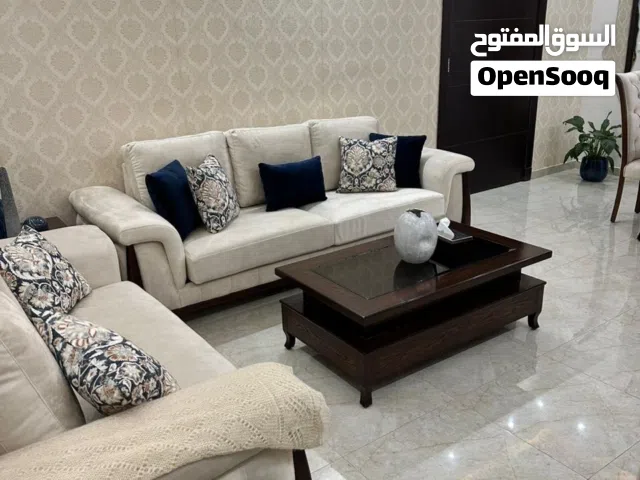 شقة مميزة في البنيات مساحة 140 طابق ثاني للبيع