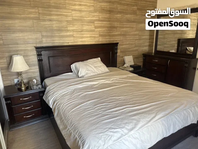 غرفه نوم لبيع بدون خزانه  تسريحه مع ملحق دروج وكوميدينا عدد 2 وتخت مزدوج مع فرشه نوع فرجينيا ! خلدا