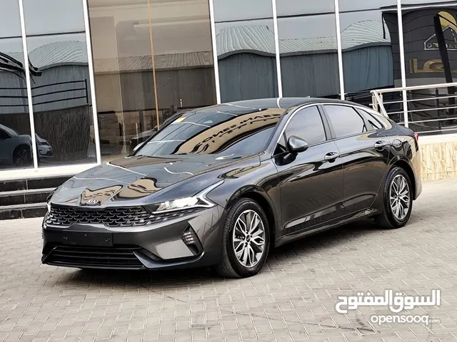 Kia k5 2021للبيع او البدل على كيا نيرو كهرباء او كونا كهرباء السيارة في حالة الوكالة