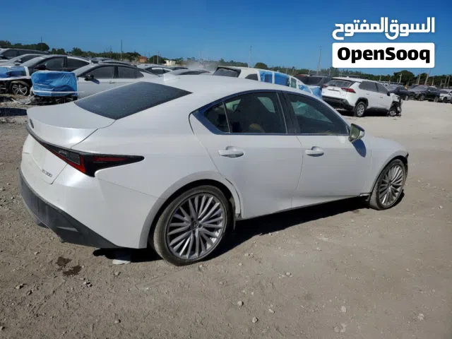 2025 لكزس IS IS 300
