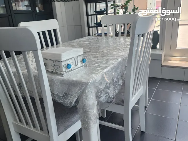 طاولة طعام + 4 كراسي