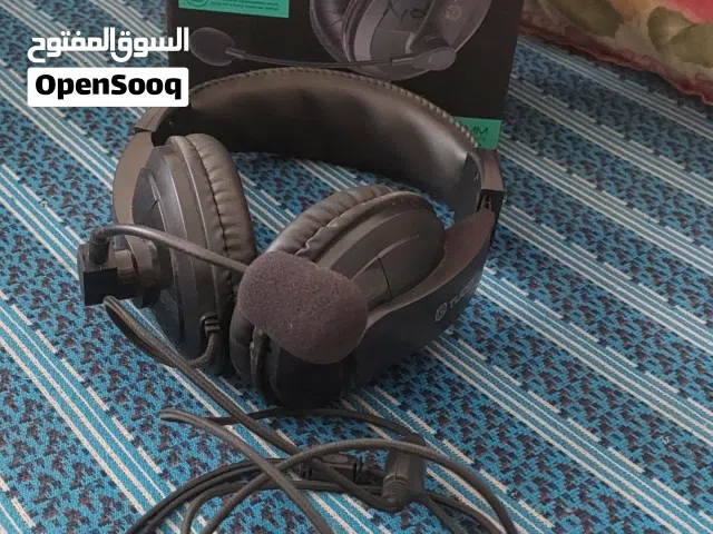 سماعات شبه جديدة نظيفه ومرتبه وراوتر زين  وشاحنو وسلك ايثر نت للراوتر والاجهزة للي بدك تشبكها بالنت