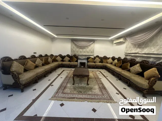 كراسي مجلس 16 كرسي مع طاولات جانبية