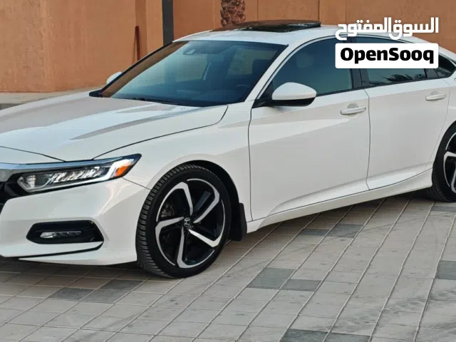 هوندا أكورد سبورت 2019 /2.0t  الخارجي أبيض لؤلؤي