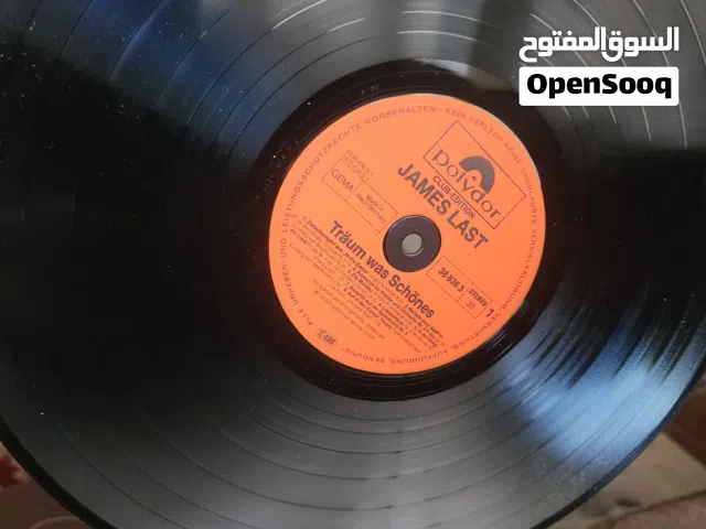 للبيع اسطوانات موسيقيه اجنبي قديمه ونادره عدد 50 الاسطوانه الواحده 3 دنانير قابل للتفاوض