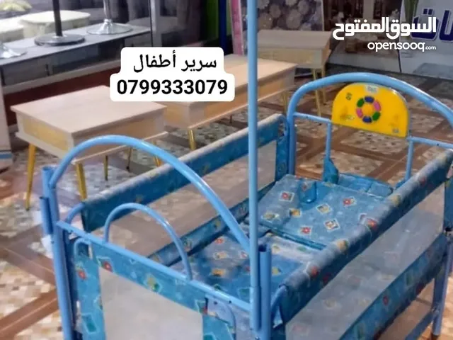سرير أطفال يفتح من جميع الجهات طقم طاولات زان