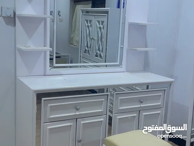 ميز تواليت نجاره كويتي نظيف وضخم