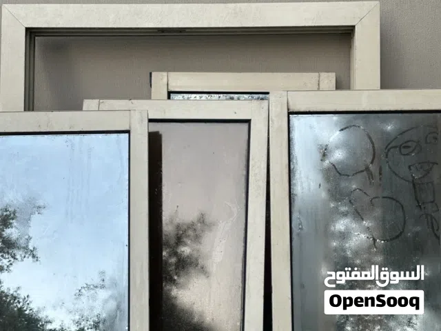 للبيع مجموعه من نوافذ بحاله ممتازه يوجد 2 كبار 2 صغار