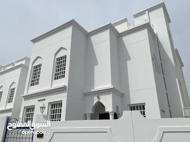 300 m2 4 Bedrooms Townhouse for Rent in Muscat Ghubrah