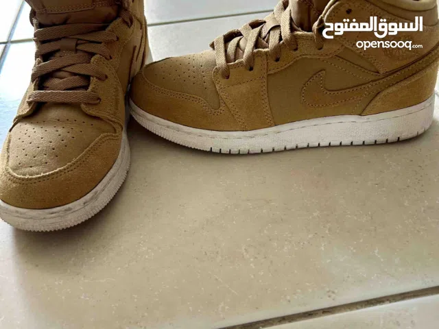 احذية رياضة نسائية