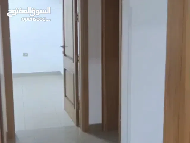 شقة خدمية ممتازة دور ثاني في رئيسي زناتة الجديد