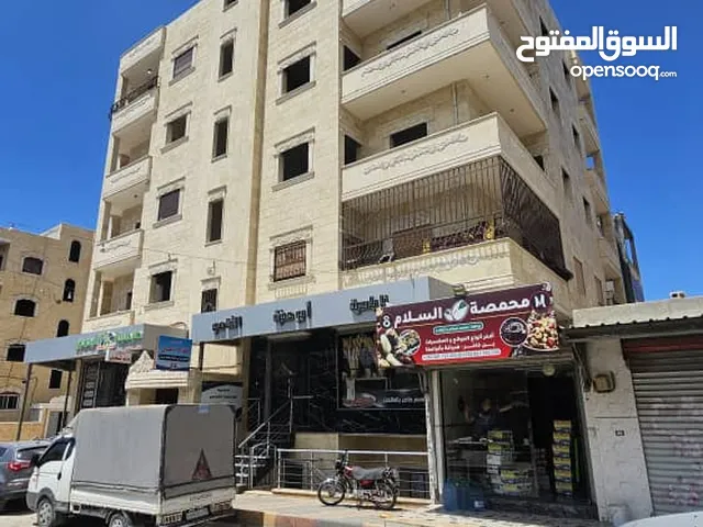 شقة للبيع معرة مصرين قرب دوار النوافير 5 غرف و مطبخ و حمام عدد 3 و بلكون عدد 3