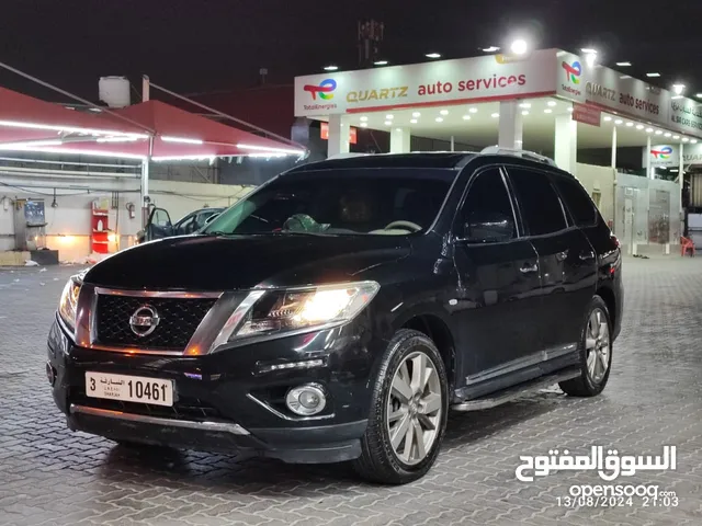 Nissan Pathfinder Limited  full options GCC