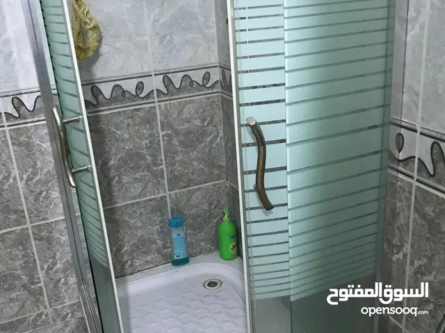 شاور بوكس نظيف جداً بسعر مغري
