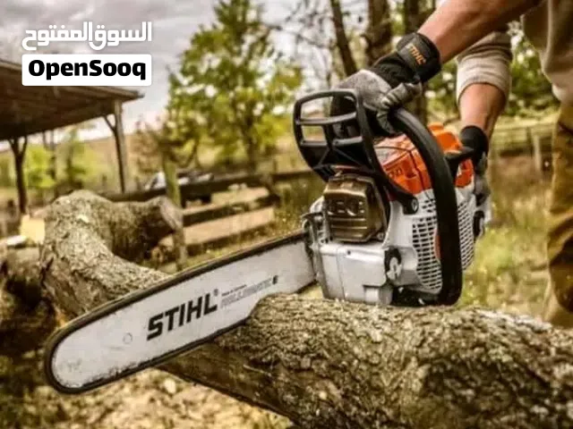 يوجد خدمة وتنظيف الاشجار والنخل بالمنشار البنزين داخل طرابلس مع توفير العمال والنقل لدينا