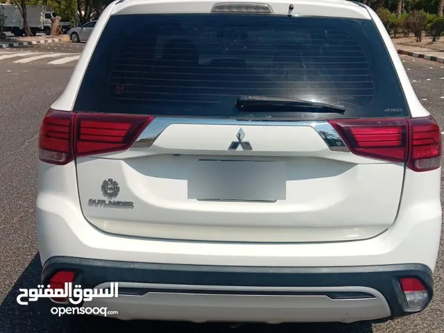 2019 ميتسوبيشي اوتلاندر Standard