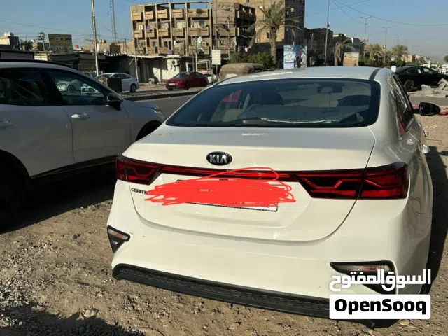 سيراتو خليجي موديل 2019 لون ابيض محرك 2000 دوش رقم بغداد الدولي الانكليزي