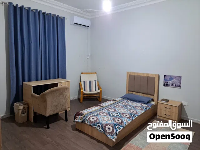 غرفة نوم فردية بحالة ممتازة