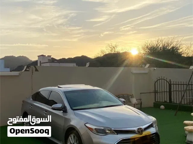2015 تويوتا افالون Limited