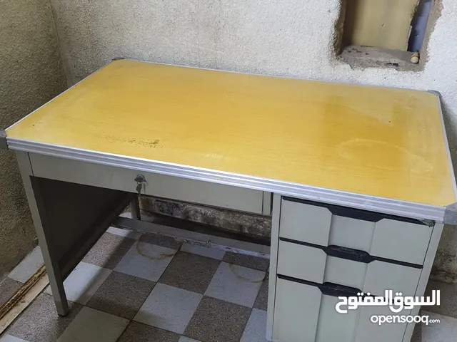 ميز حديد مكتبي