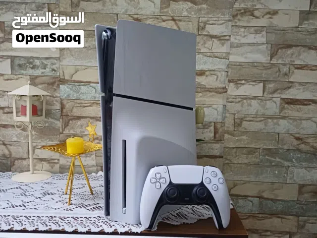 Ps5     بلايستيشن 5 سليم ديجيتال 1 تيرا مع ايد اصليه وقاعدة شحن وكل وصلاتها وكرتونة الجهاز والايد