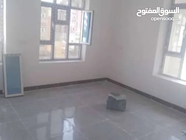 منزل عرطه للبيع 3 دور بسعر مغري المساحه 4 لبن حر معمد شارع الشارع 10 متر مسدود البناء يتكون