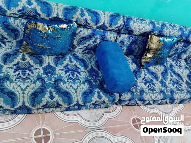 كعده عربيه للبيع نظيفه سفنج كويتي دوشمتها جديده بقماش المتر ب10